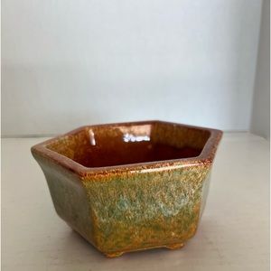 Vintage Hager 4002 USA Hexagon Footed
Planter Pot Brown Yellow Drip Glaze